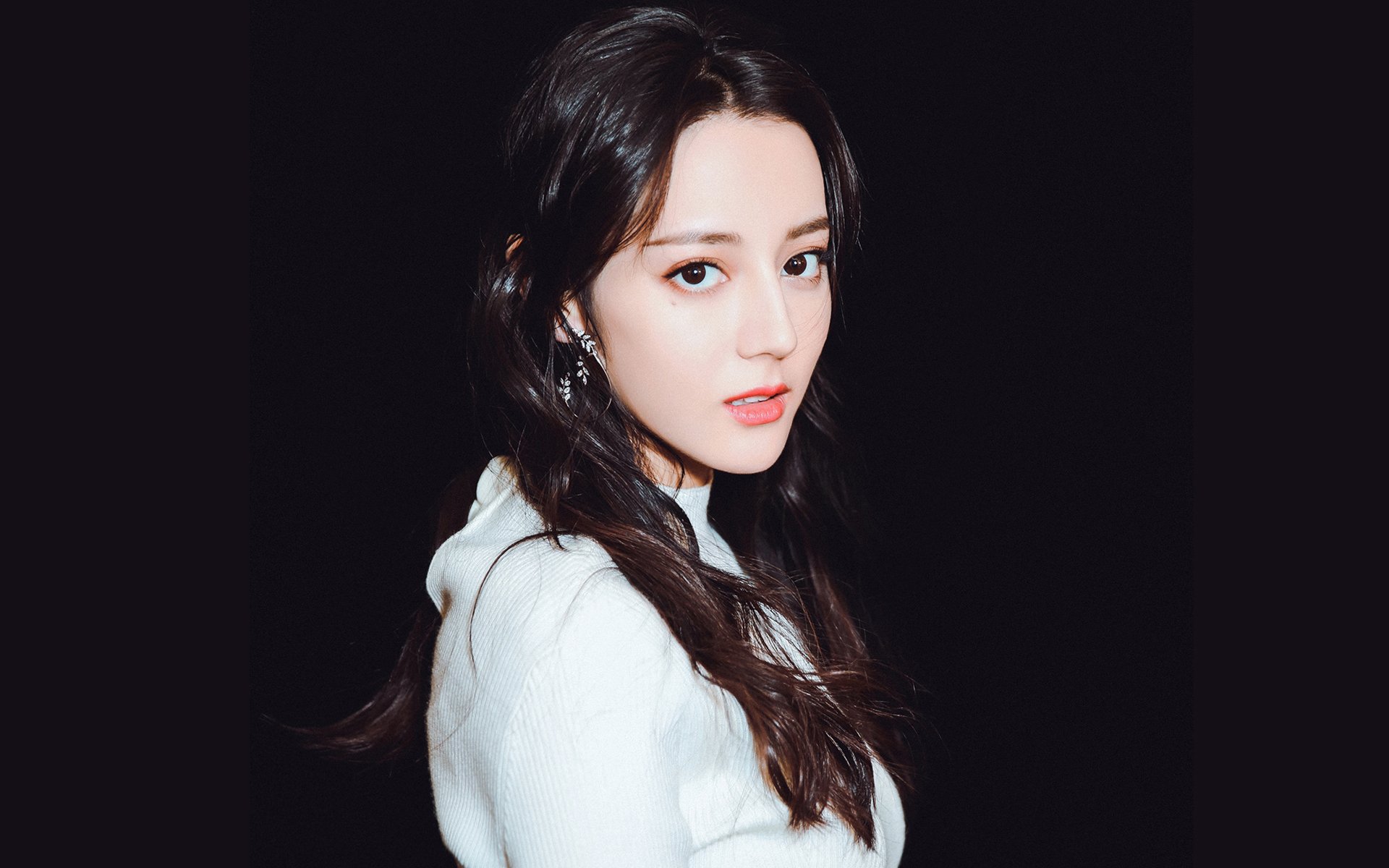 熊猫体育官网-广州恒大客场获胜，稳居榜首位置，广州恒大球场最新进展