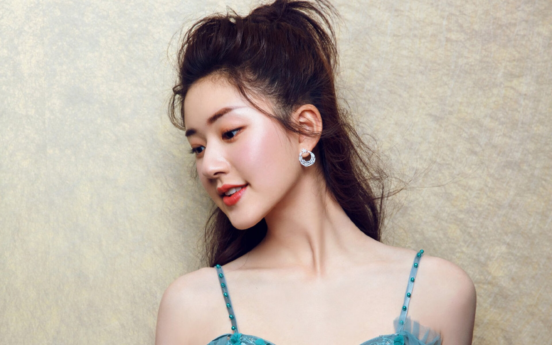 熊猫体育网址-佛罗伦萨三前锋配合打出精彩攻势，佛罗伦萨阵型